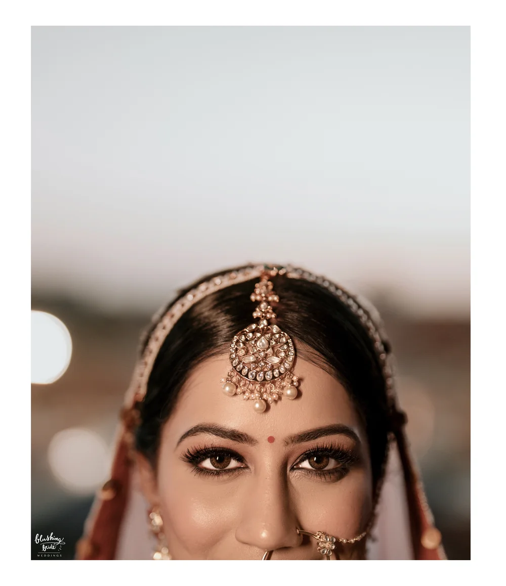 Bride wearing a maang tikka